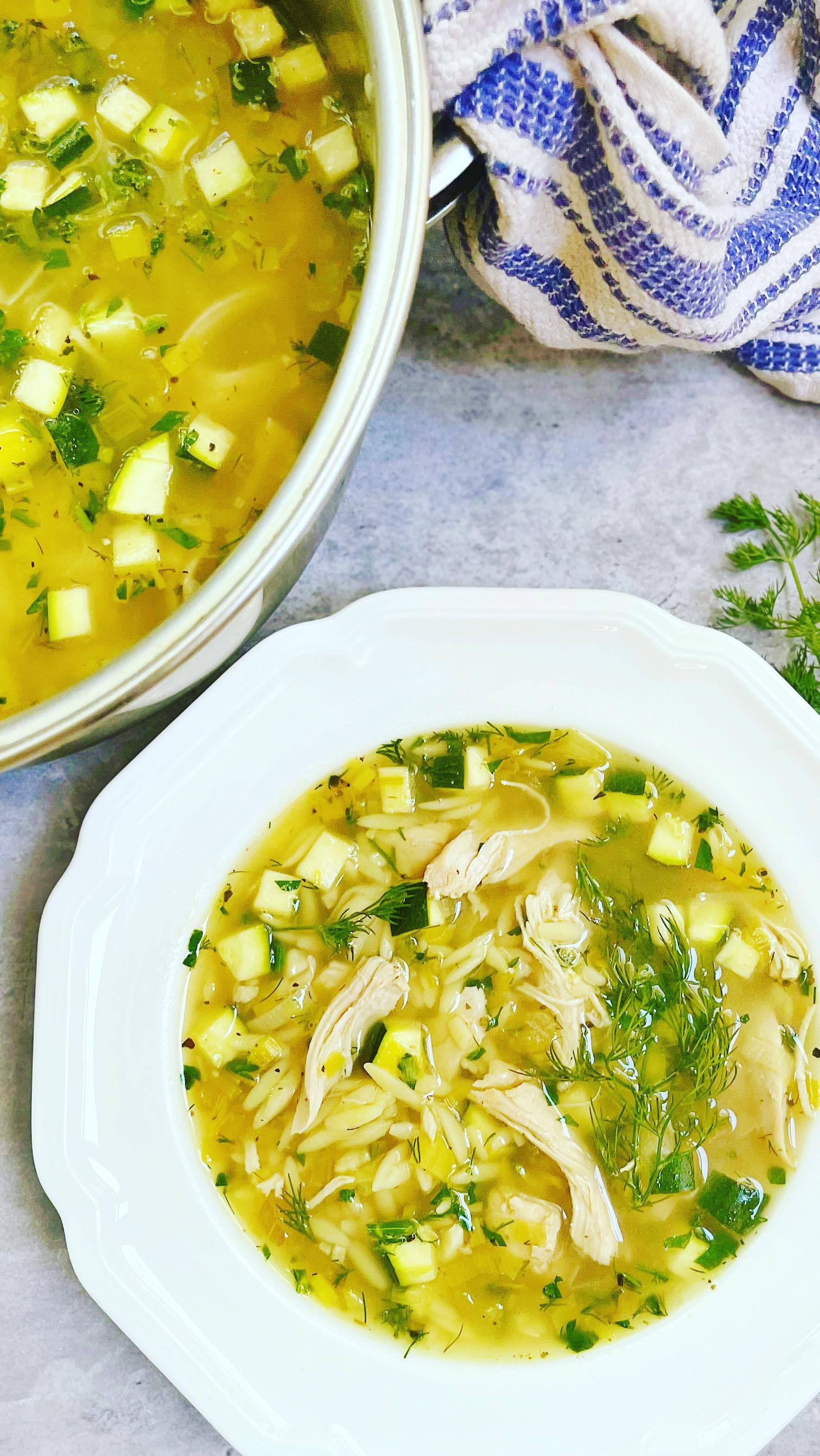 Lemony Chicken and Orzo Soup! Follow 
@dinnerreinvented for more recipes like this healthy and comforting soup that you can easily make in less than 30 minutes #orzo #soup #souprecipe #30minutemeals #chickensoup #chickennoodlesoup #easydinner #weeknightdinner ##roniproter #dinnerreinvented #pastarecipe #mediterraneanfood #greekfood