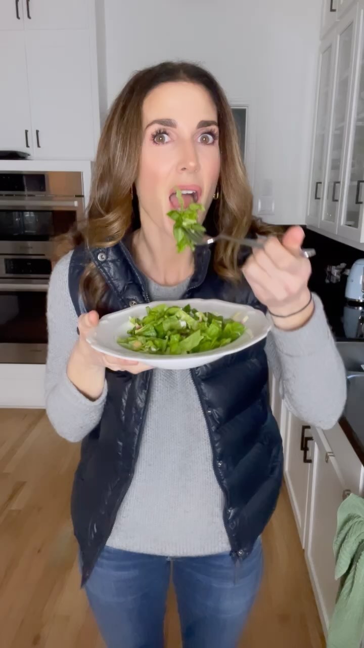 Follow @dinnerreinvented for more recipes like the Jen Aniston salad! So it turns out that #jenniferaniston didn’t eat this salad on the set of #friendstvshow after all (she ate a Cobb) but this salad was made famous on TikTok and I made my version, which is now on regular rotation for lunch! It’s hearty and healthy, with tons of crunchy veggies and some plant-based protein. The recipe is up now on the DR site! #cobbsalad #jenniferanistonsalad #jenniferanistonedit #tiktokviral #tiktokrecipes #viralreels #recipereels #quinoasalad #plantbased #veganrecipes #veganfood #vegansalad #lunchideas #roniproter #dinnerreinvented #leftovers