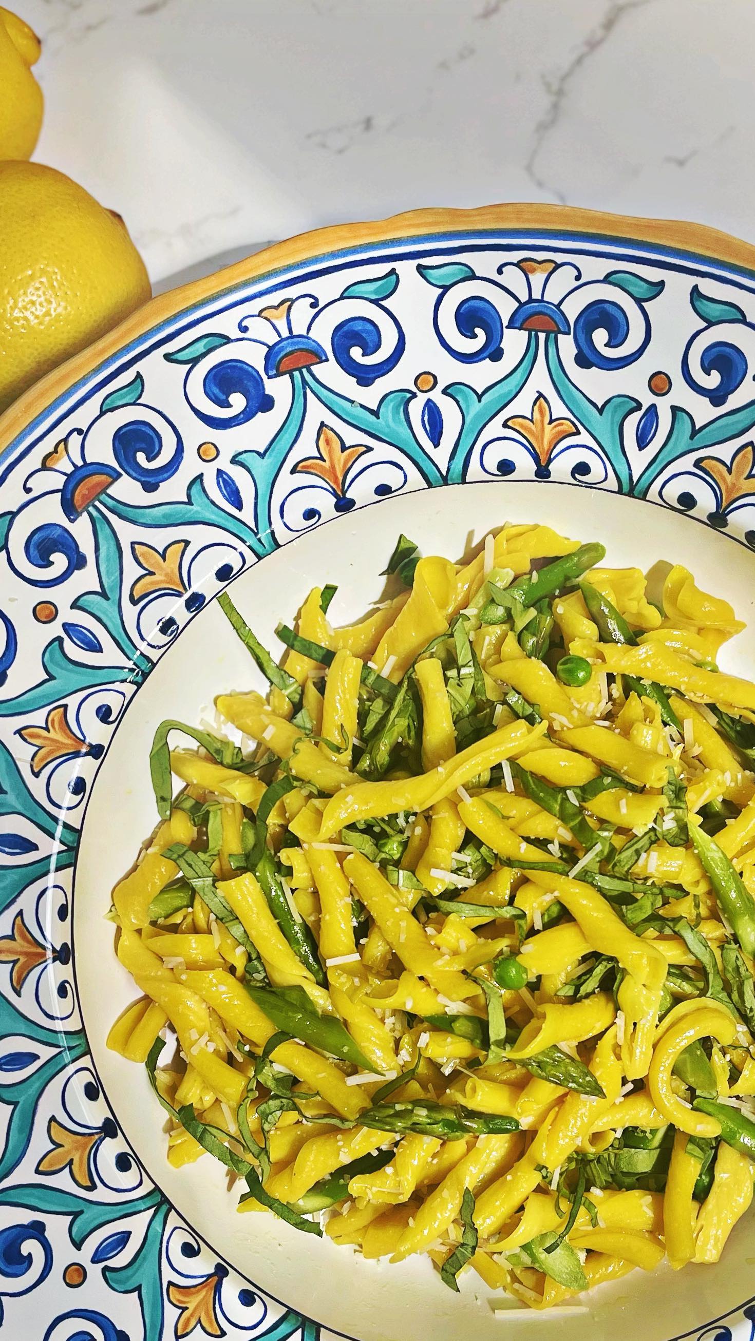 Follow @dinnerreinvented for recipes like this Springtime Lemony Pasta with Asparagus and Peas! It’s an easy one-pot dinner that took less than 20 minutes to make and tastes like the changing season, bright and sunny! Recipe is now up on the DR site #asparagus #peas #springtimevibes #springfood #basil #basilpesto #lemonpasta #weeknightdinner #easymeals #easydinner #onepotmeal #meatlessmonday #vegetarianrecipes #dinnerinspo #foodblogger #momblogger #roniproter #dinnerideas #dinnerreinvented