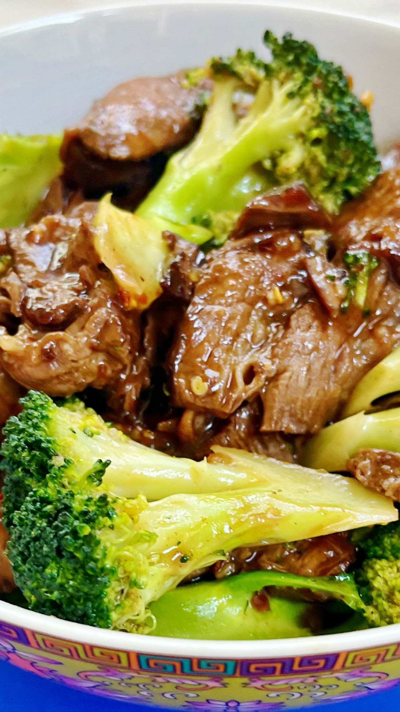 Beef & Broccoli Stir fry that is just as tasty as your favorite takeout but takes 10 minutes to make?!? Yes! I transform leftover steak and steamed broccoli into a delicious wok fried meal that I can cook in the time it would take me to order it online from my local restaurant. Full recipe linked in bio and on the @dinnerreinvented site. #nofoodwaste #leftovers #leftovermakeover #chinesefood #beefandbroccoli #asianfood #asianfusion #foodblogger #foodreel #cookingreels #roniproter #dinnerreinvented #weeknightmeals #easydinnerrecipies #weeknightdinner #easyweeknightdinner